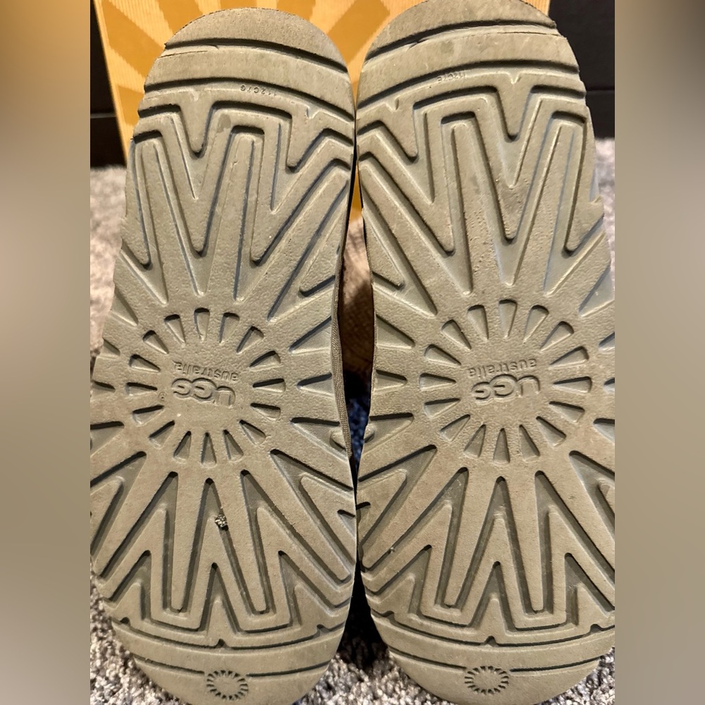 UGG Classic Cardy Knit Boots – Size 8 • EUC (Excellent Used Condition) - Picture 9 of 12